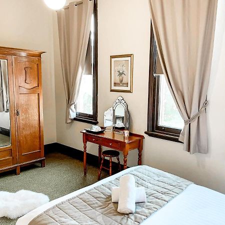 Neath Hotel Bagian luar foto