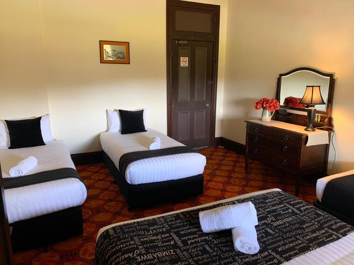 Neath Hotel Bagian luar foto