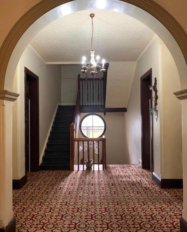 Neath Hotel Bagian luar foto