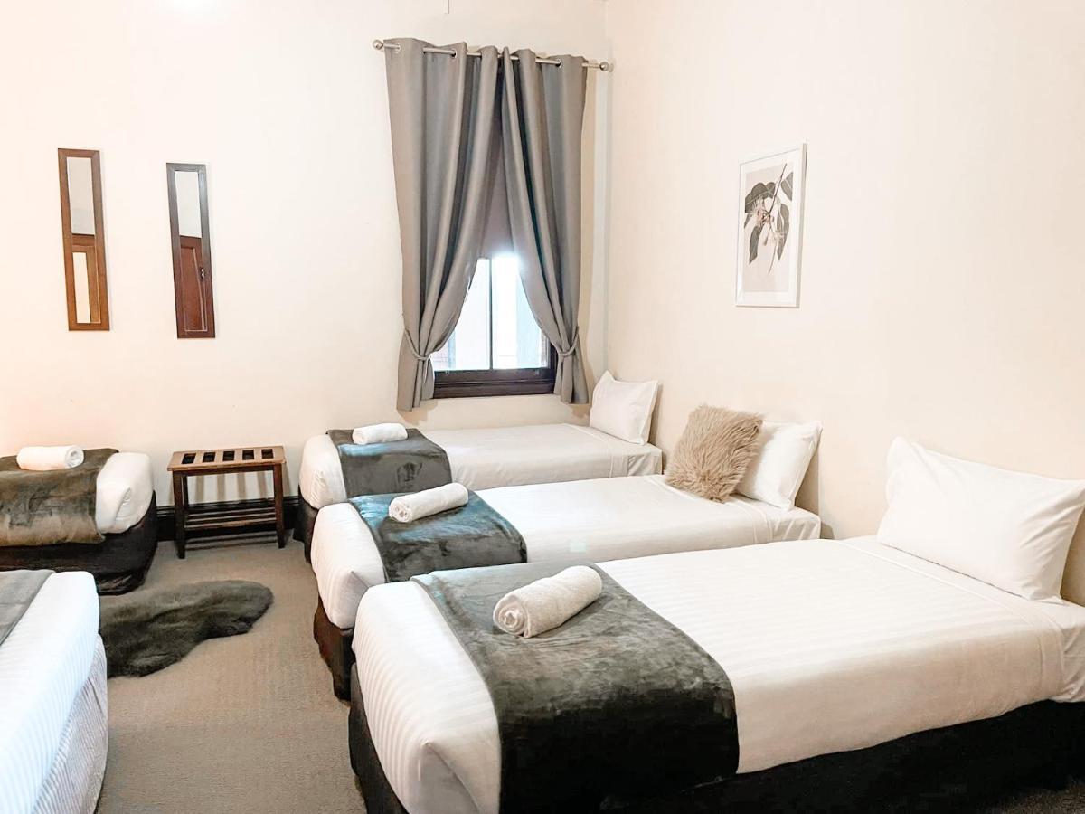 Neath Hotel Bagian luar foto