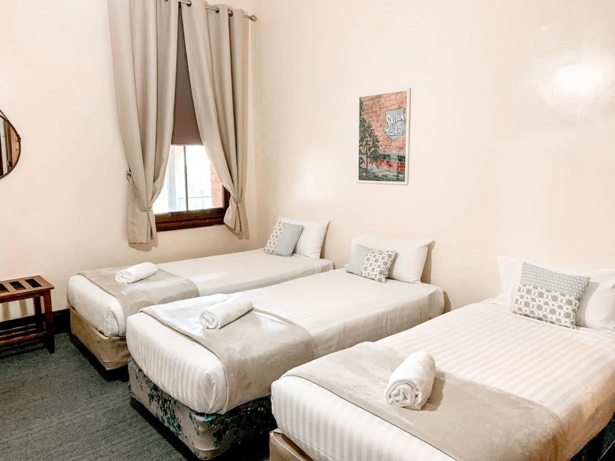 Neath Hotel Bagian luar foto