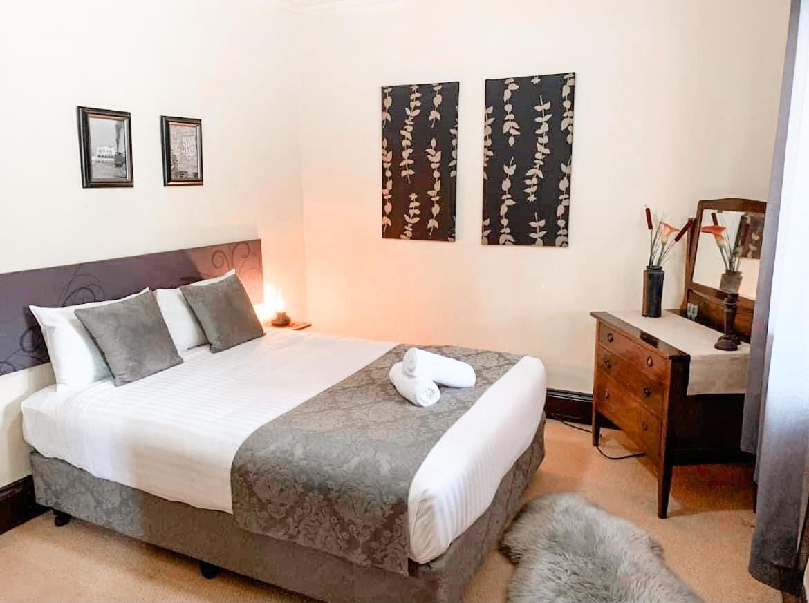Neath Hotel Bagian luar foto