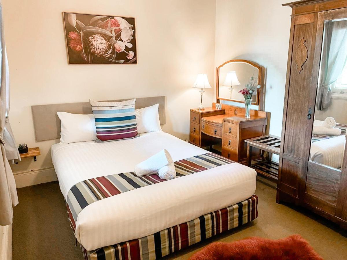 Neath Hotel Bagian luar foto