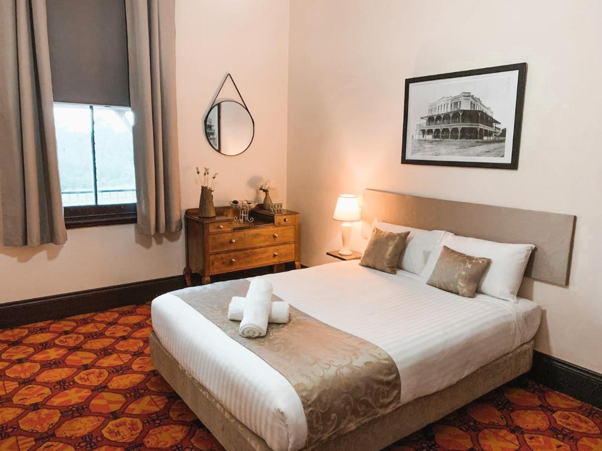 Neath Hotel Bagian luar foto