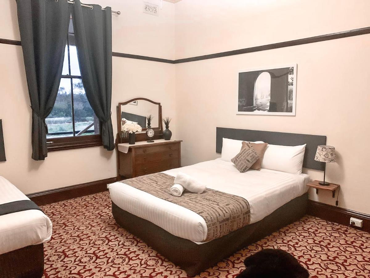 Neath Hotel Bagian luar foto