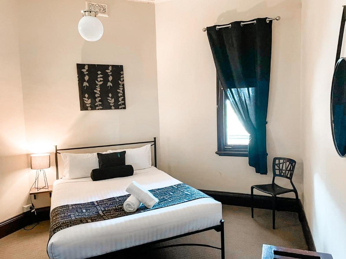 Neath Hotel Bagian luar foto
