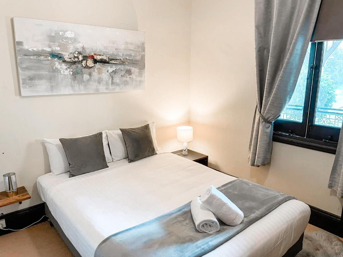 Neath Hotel Bagian luar foto