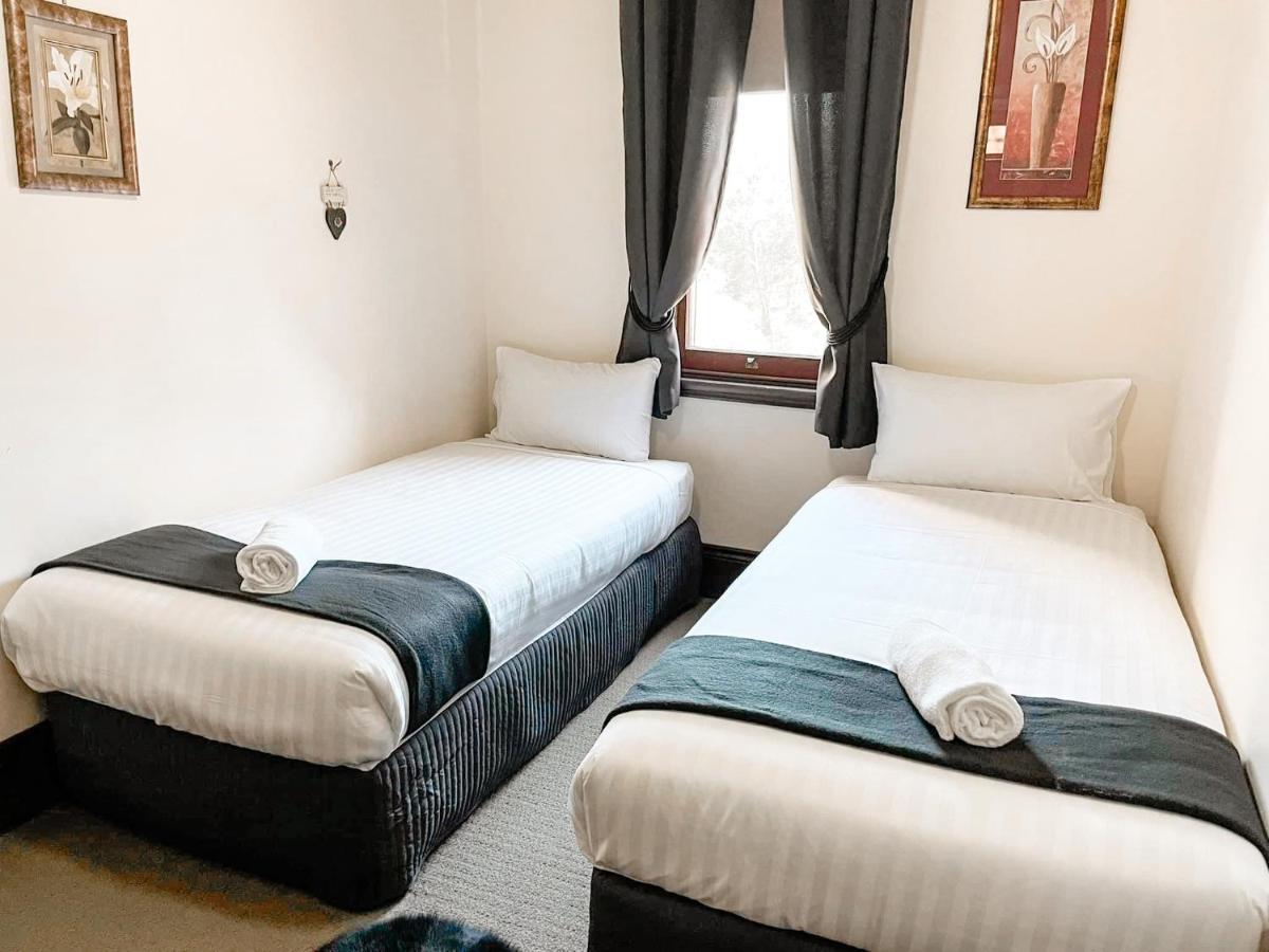 Neath Hotel Bagian luar foto