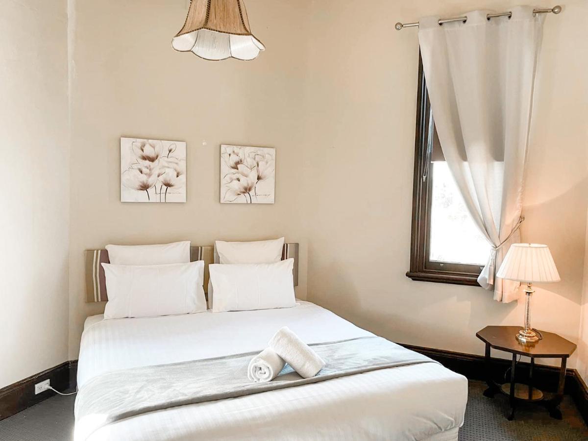 Neath Hotel Bagian luar foto