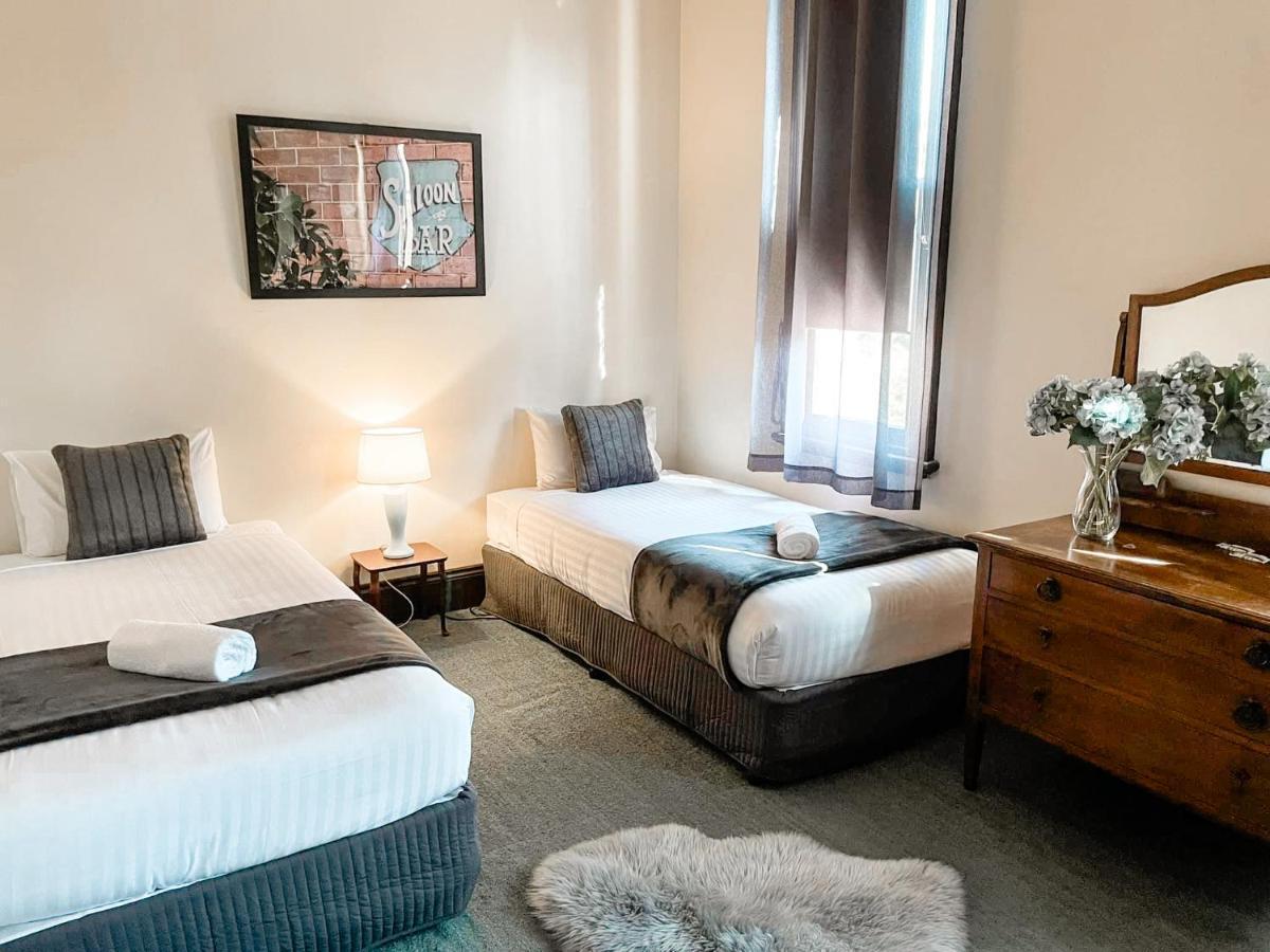 Neath Hotel Bagian luar foto