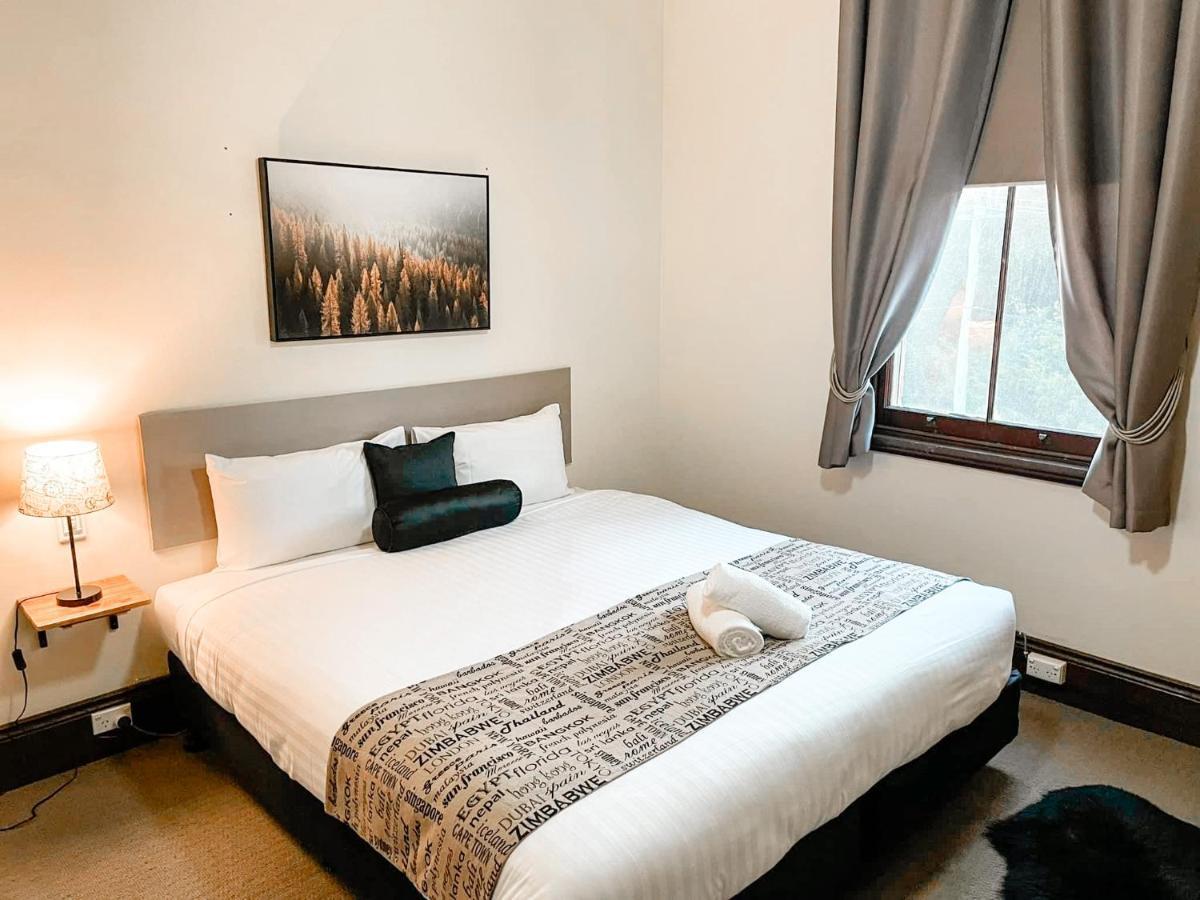 Neath Hotel Bagian luar foto